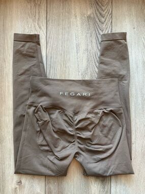 High-Waist Scrunch Leggings — Brown